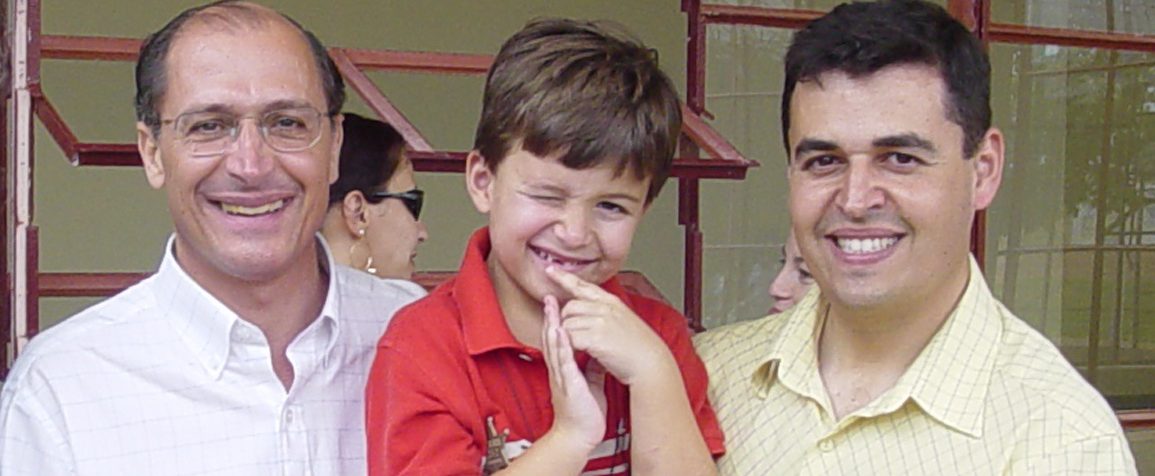 UM OLHAR PSICOLÓGICO E CRÍTICO