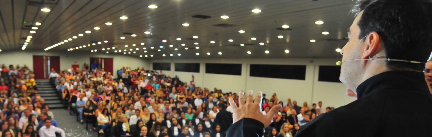 UM OLHAR PSICOLÓGICO E CRÍTICO