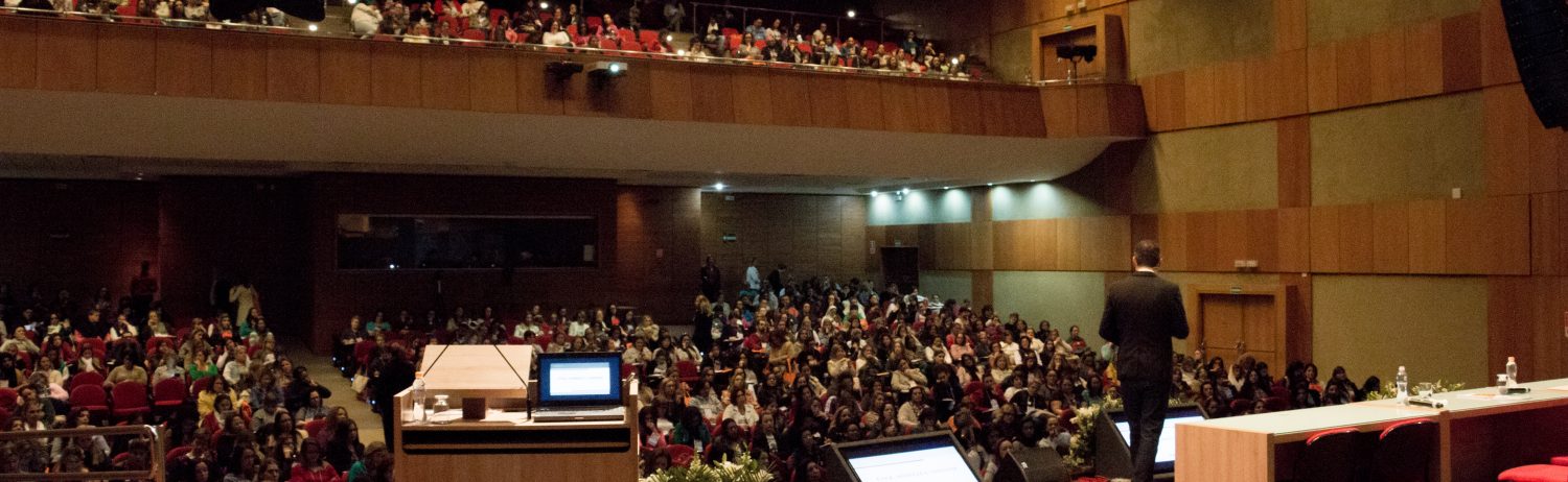 UM OLHAR PSICOLÓGICO E CRÍTICO