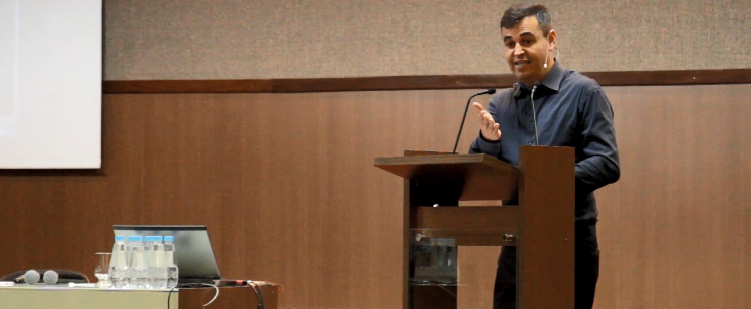 UM OLHAR PSICOLÓGICO E CRÍTICO