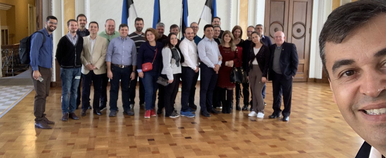 UM OLHAR PSICOLÓGICO E CRÍTICO